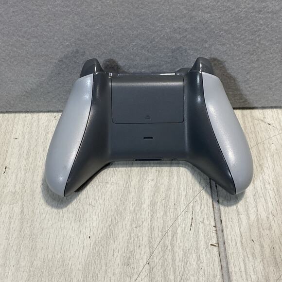 Genuine Microsoft Xbox One Wireless Controller 1708 Gray/Green Special Edition. - Picture 4 of 5